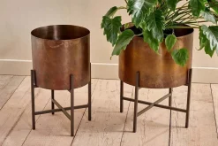 Juoni Iron Planter