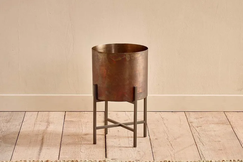 Juoni Iron Planter