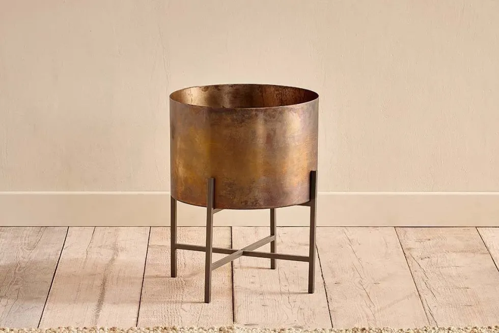 Juoni Iron Planter