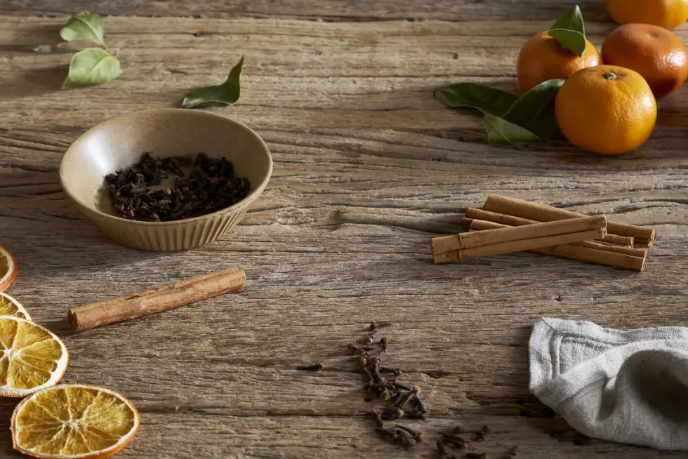Mandarin & Clove Reed Diffuser - Antique Gold