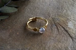 Marai Labradorite Ring - Labradorite & Gold