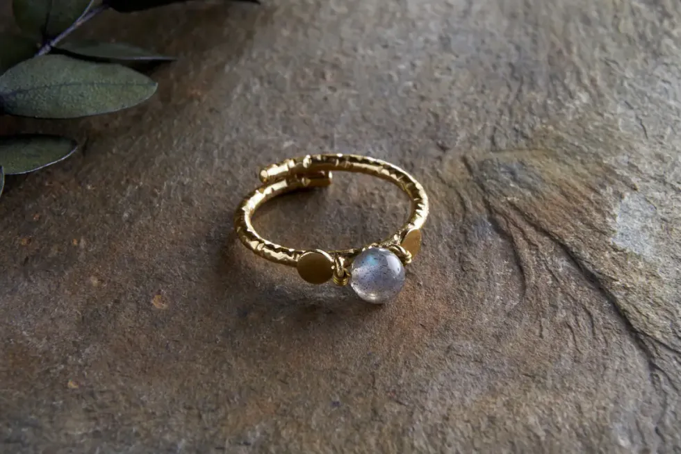 Marai Labradorite Ring - Labradorite & Gold