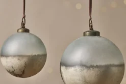 Ngolo Giant Bauble