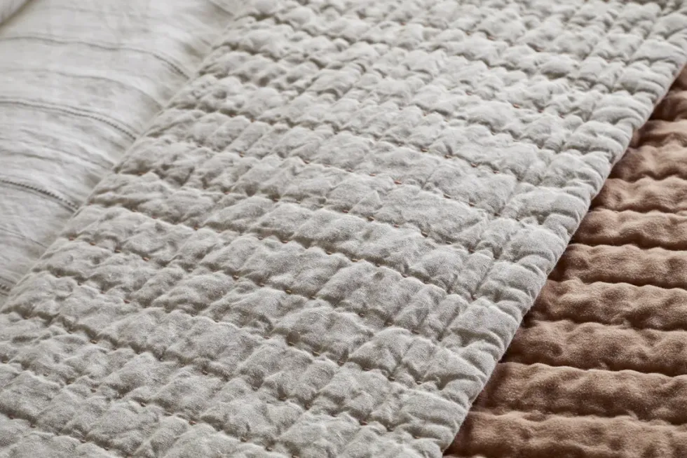 Nidra Velvet & Linen Bed Quilt - Dusty Pink