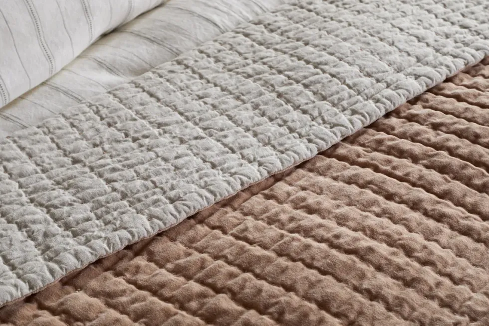 Nidra Velvet & Linen Bed Quilt - Dusty Pink