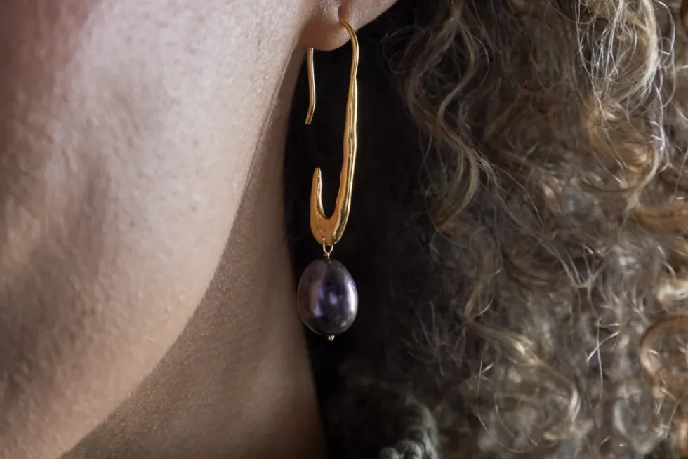 Omi Grey Pearl Earrings - Gold