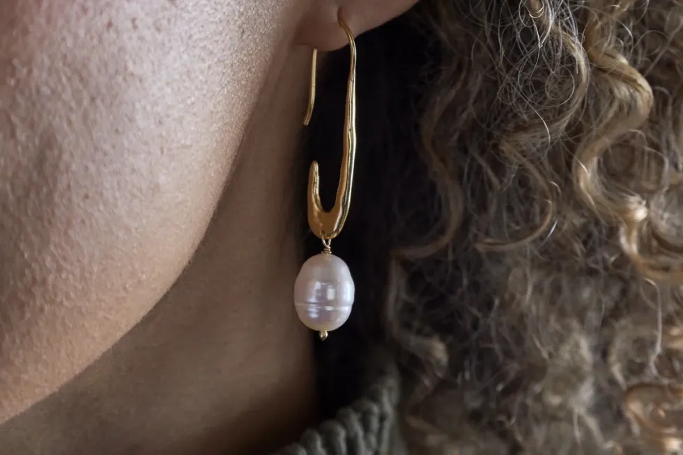 Omi White Pearl Earrings - Gold