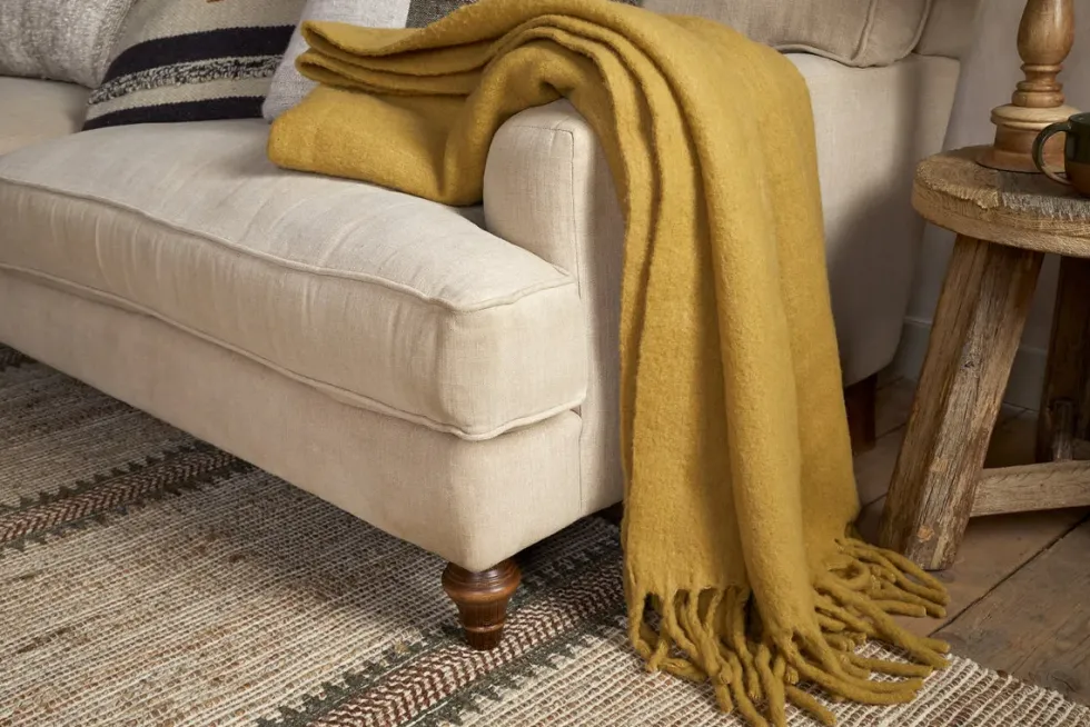 Velatu Fringed Merino Wool Throw - Ochre
