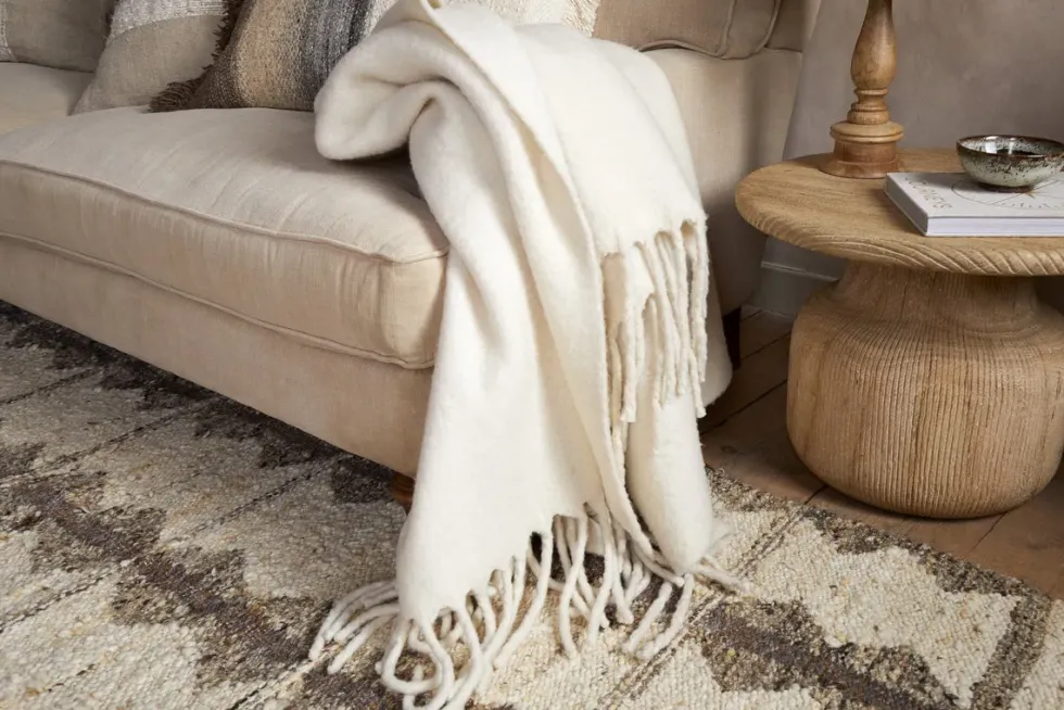 Velatu Fringed Merino Wool Throw - Natural