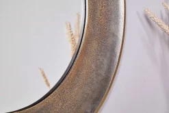 Yakira Mirror